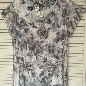 Multi-colored Pullover blouse.